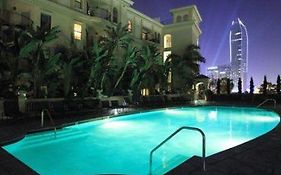 Top Floor 3 Bed 3 Bath Penthouse Living In Luxury