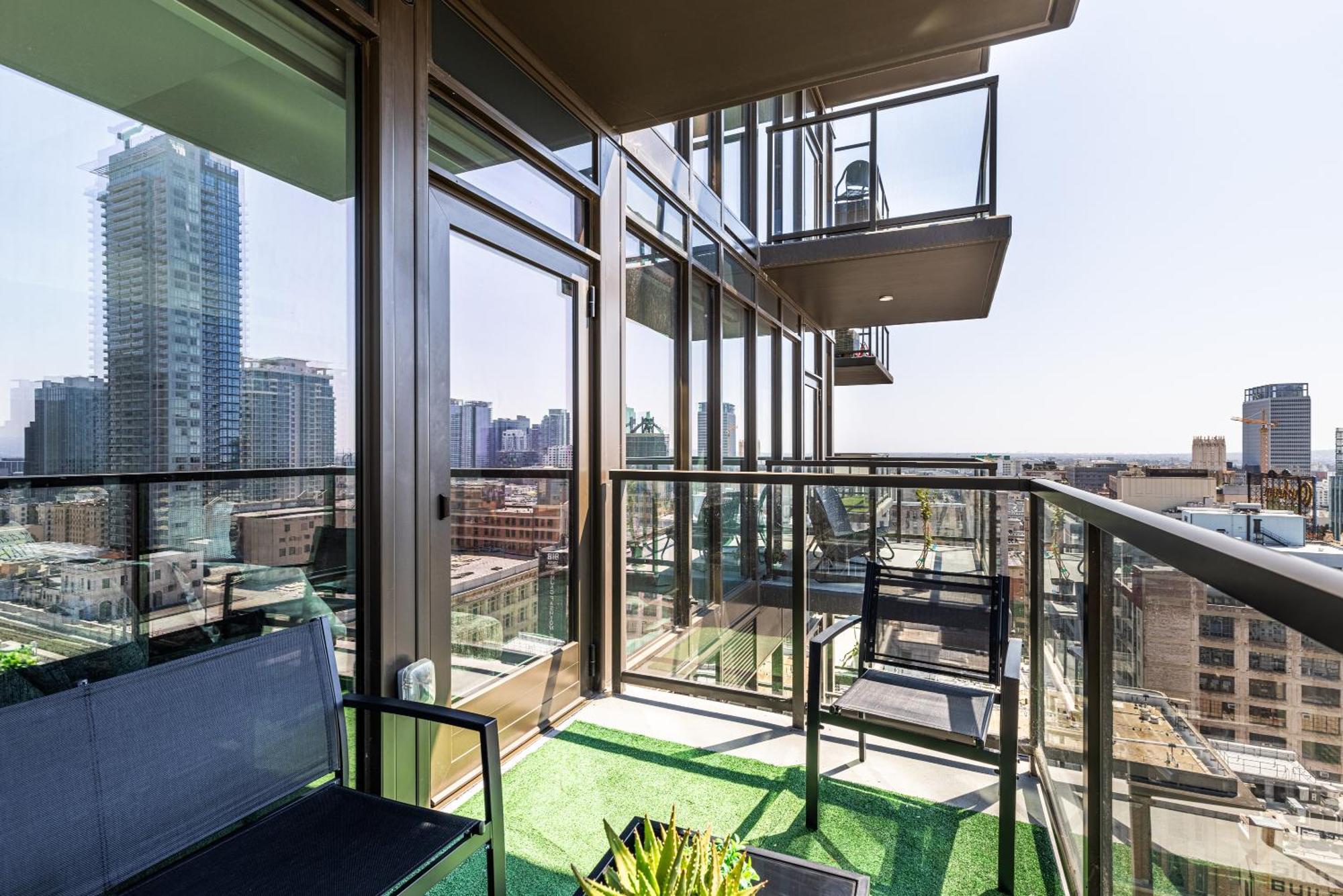 Top Floor 3 Bed 3 Bath Penthouse Living In Luxury Los Angeles Exterior photo